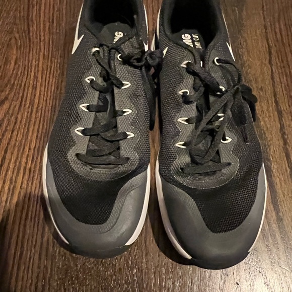 Nike Metcon sneakers 9.5 - Picture 3 of 6